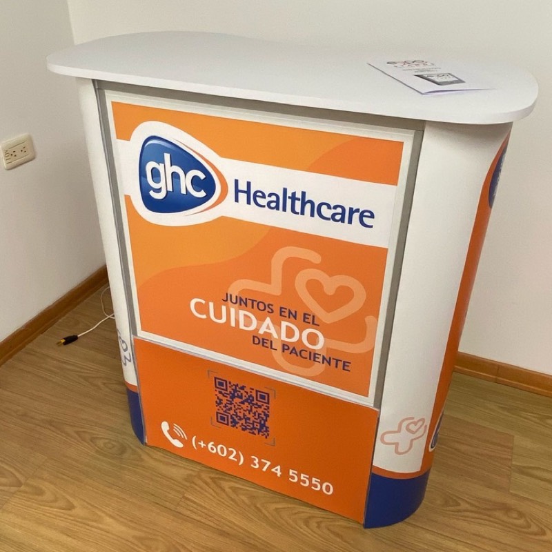 Stands, displays, demosets, mesas, counters, backings, Totems, vallas portátiles